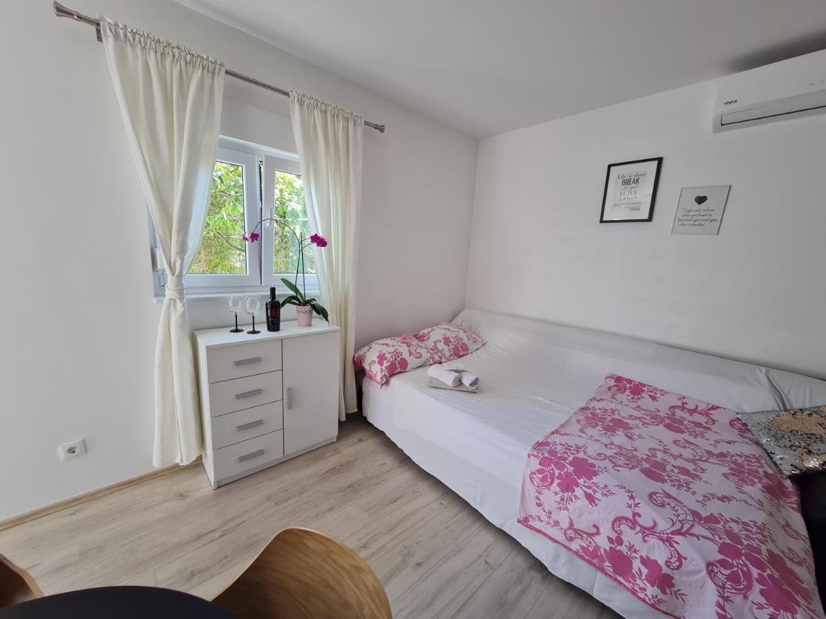 Apartmani Andrea Проманья Экстерьер фото